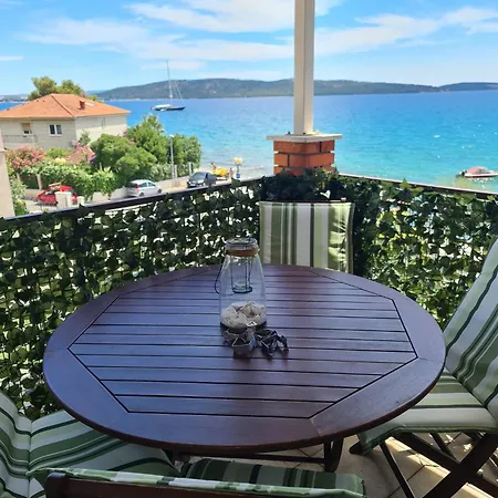 Dante By The Sea Kastela